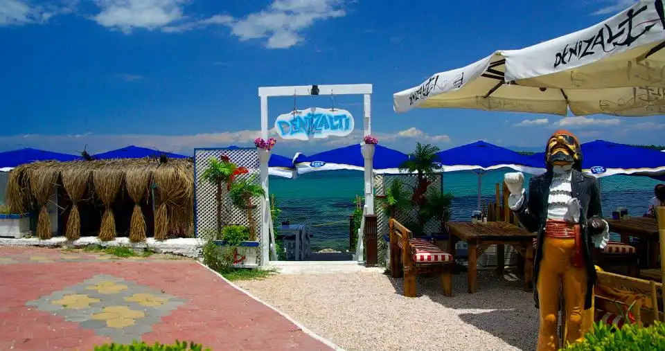 Denizaltı Cafe - İyi Masa