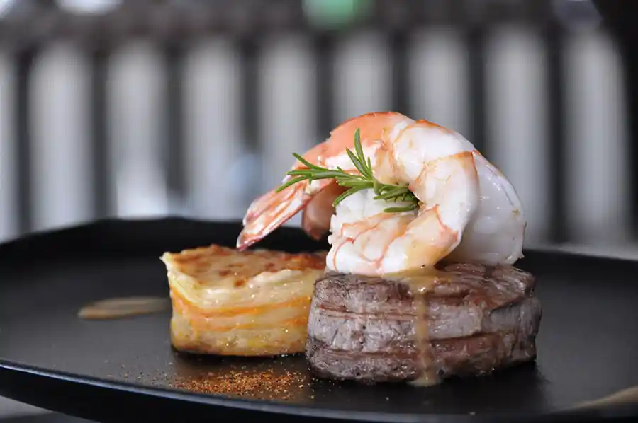 Swissotel Büyük Efes Equinox Restaurant - İyi Masa